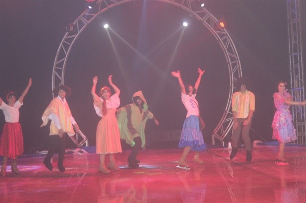 Invitados especiales y sociedad boqueña disfrutan de ‘Frozen On Ice’