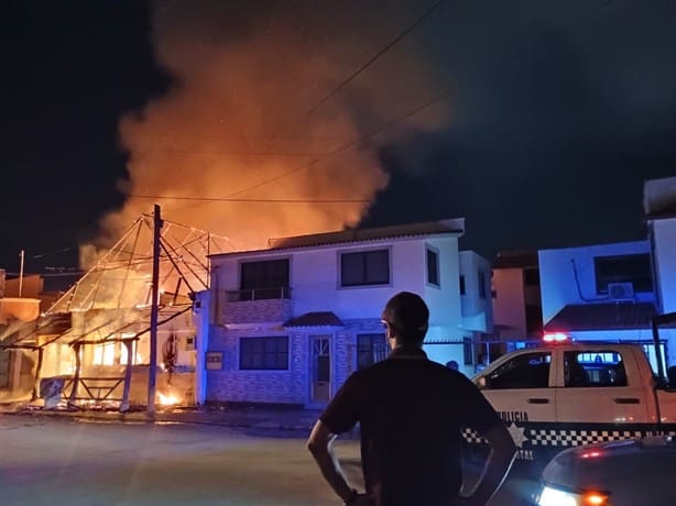¡Madrugada violenta!, Con bombas molotov atacan dos negocios en Coatzacoalcos I VIDEO