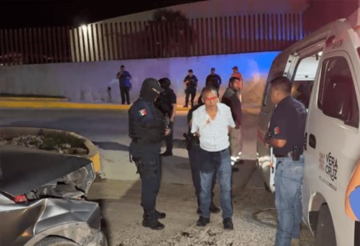 Ebrio conductor se impacta contra camioneta en Tlapacoyan