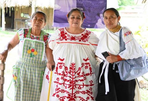 Embajadores Gourmet reconocen a Martha Soledad Gómez, cocinera totonaca