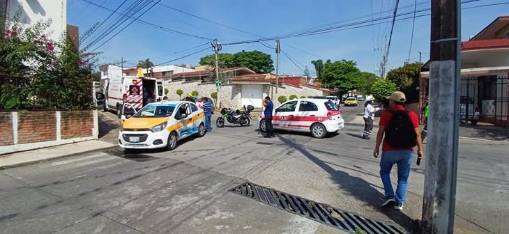 Choque entre dos taxis deja a una señora lesionada en Córdoba