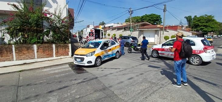 Choque entre dos taxis deja a una señora lesionada en Córdoba