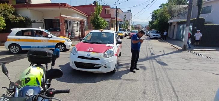 Choque entre dos taxis deja a una señora lesionada en Córdoba