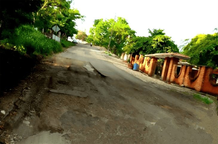 Exhiben condiciones deplorables de la carretera Misantla-Martínez