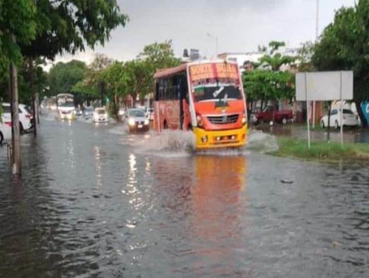 Onda tropical número 8 provoca inundaciones en Veracruz y Boca del Río