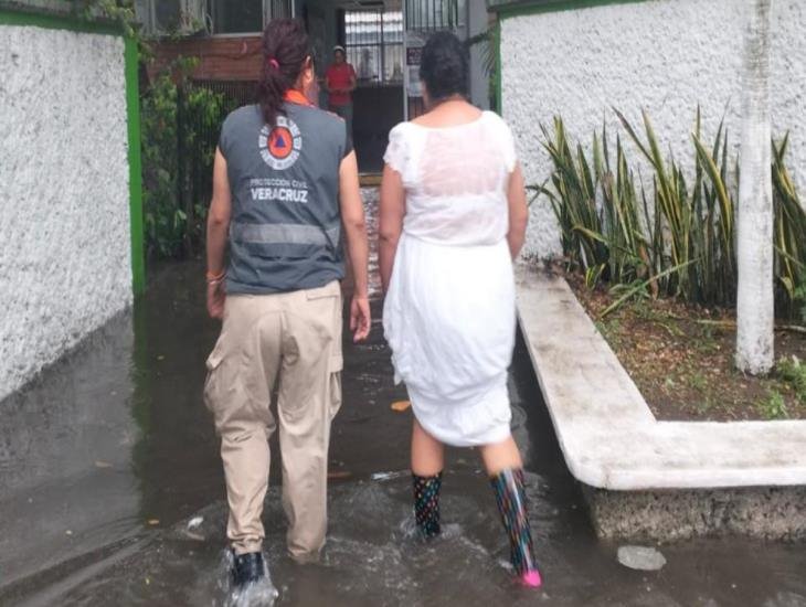 Onda tropical 8 incrementa su fuerza provocando más lluvias en Veracruz