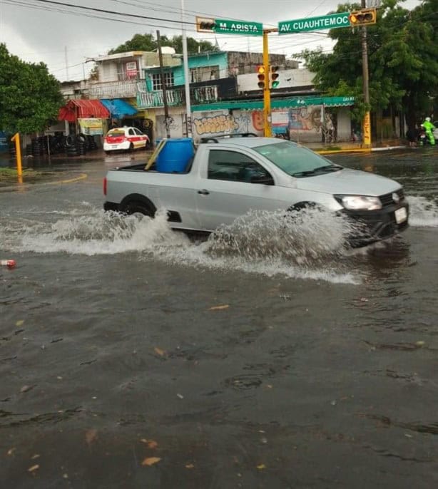 Onda tropical número 8 provoca inundaciones en Veracruz y Boca del Río