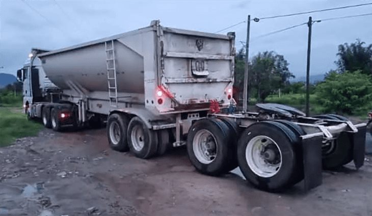 Desprendimiento de góndola genera caos vial en la carretera Martínez-Misantla