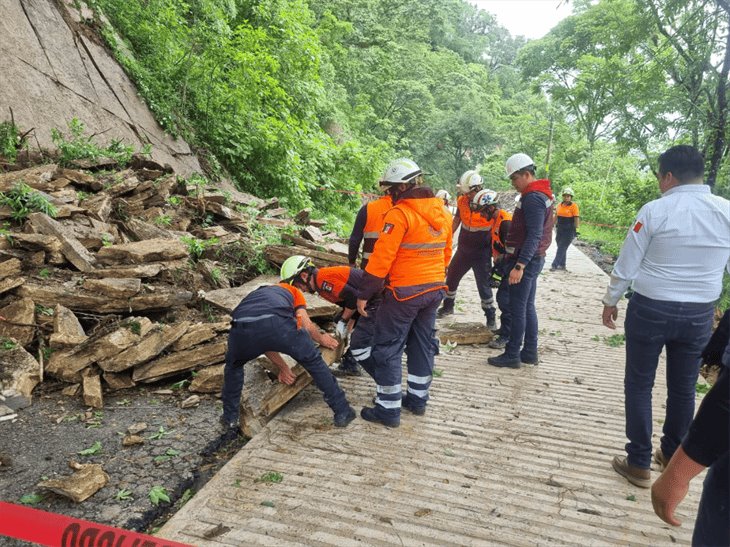 Fuertes lluvias causan deslave en las Cumbres de Tuxpango, en Ixtaczoquitlán 