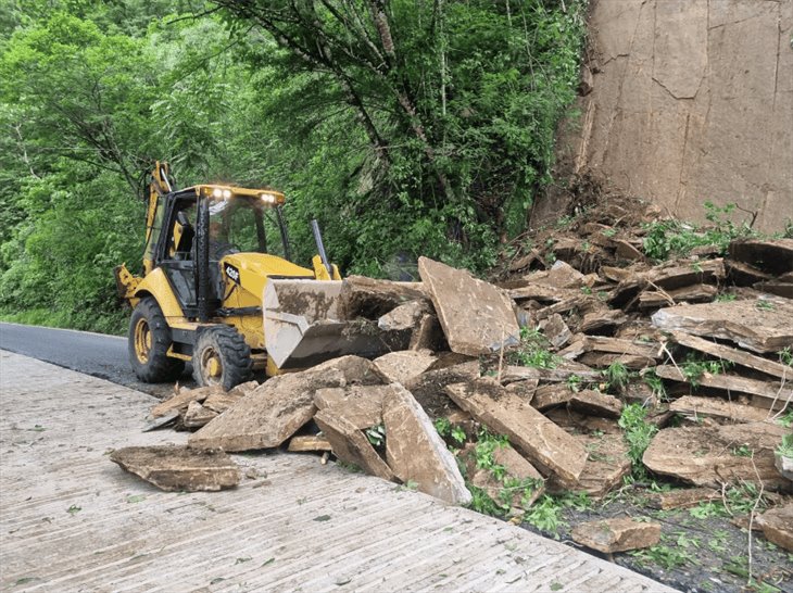 Fuertes lluvias causan deslave en las Cumbres de Tuxpango, en Ixtaczoquitlán 