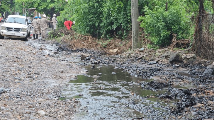 Colonias siguen registrando escurrimiento de crudo en Poza Rica