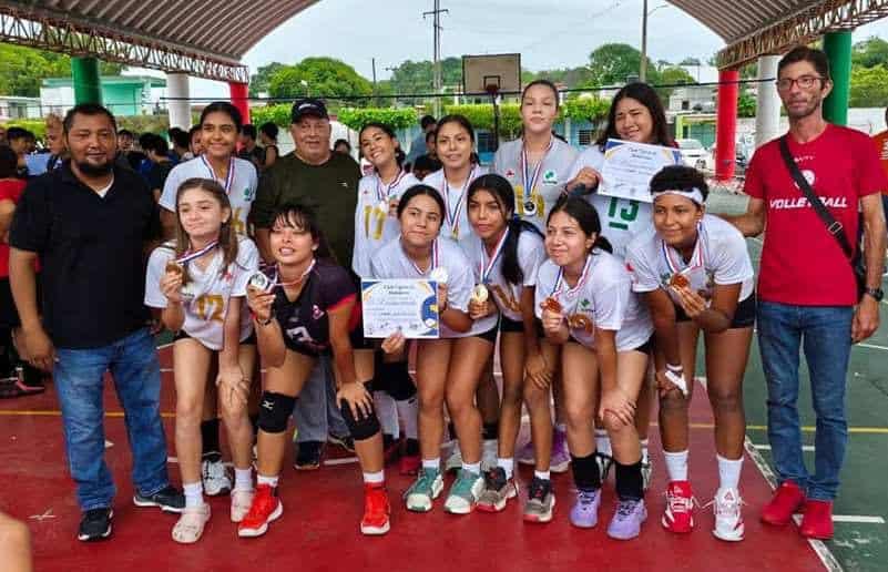 Resultó exitoso el Torneo de Voleibol de Aniversario del Club Tigres de Moloacán