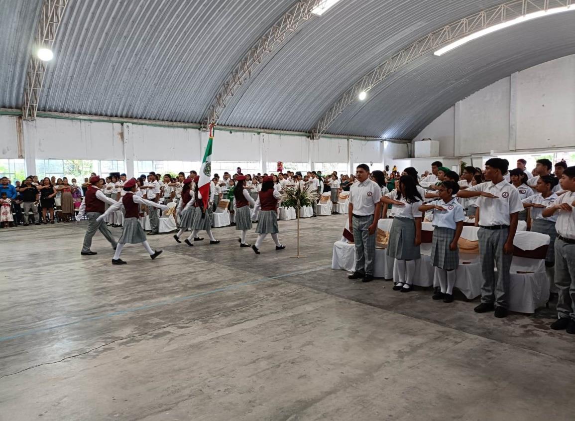 Egresan más de 100 estudiantes en secundaria G. Alarcón de Moloacan | VIDEO