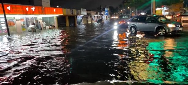 Se vuelven a inundar las calles de Veracruz por intensas lluvias | VIDEOS