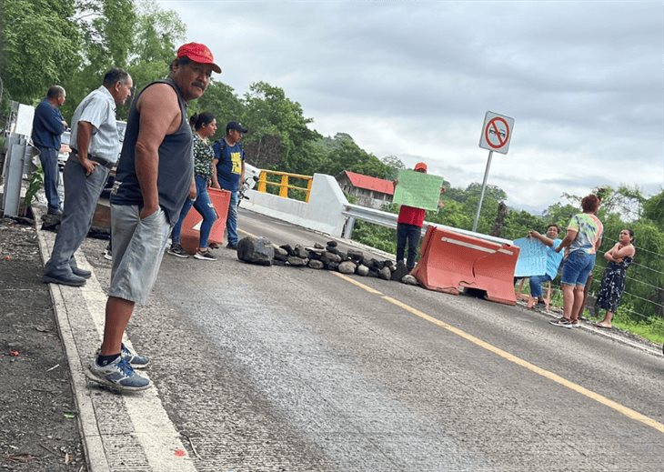 Bloquean carretera Misantla-Martínez: exigen a Gobierno de Veracruz agilización de obra