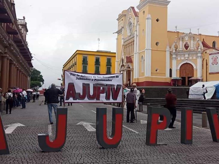 En Xalapa, jubilados retoman bloqueos ante falta de solución de Cuitláhuac  (+VIDEO)