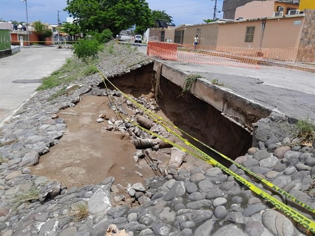 Alertan de enorme socavón en Lomas de Río Medio 2 por fuertes lluvias en Veracruz