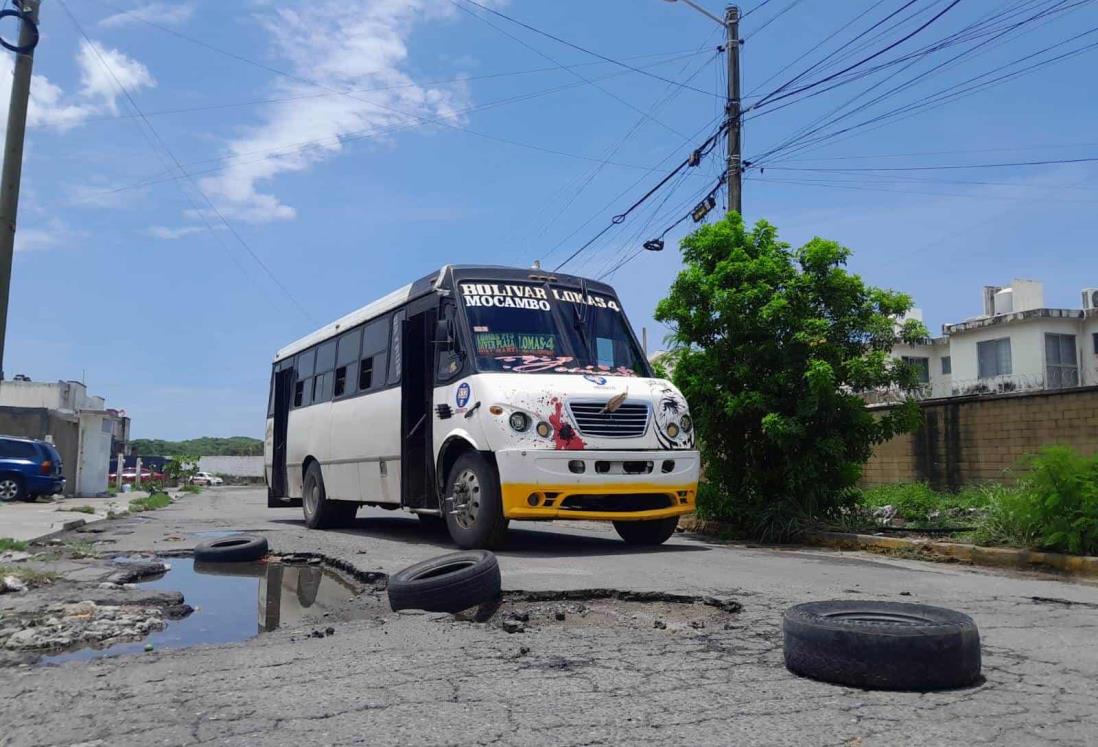 Socavones y baches tienen en latente peligro a habitantes de Lomas de Río Medio 2, en Veracruz