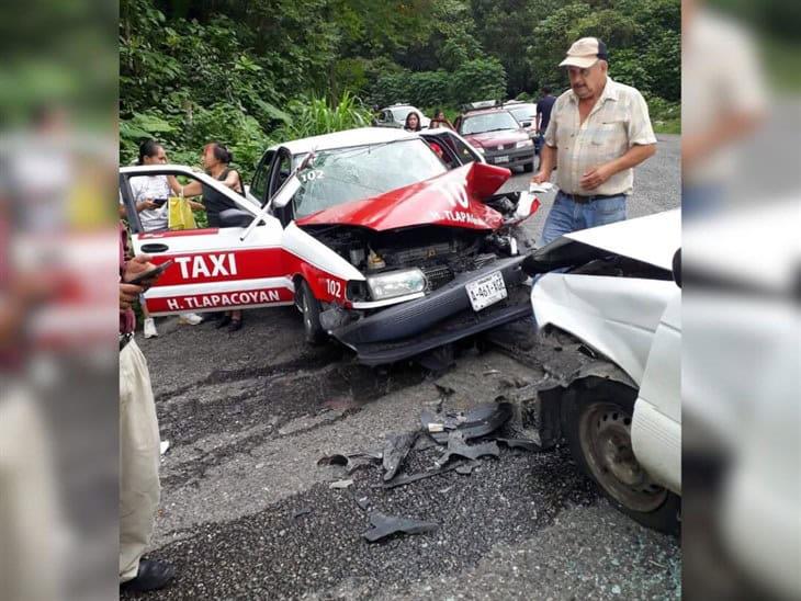 Aparatoso accidente vial en carretera Plan de Arroyos – Tlapacoyan