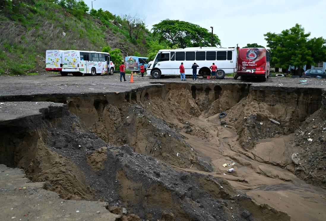 Alertan por tamaño del socavón en La Herradura; mide más de 15 metros de diámetro