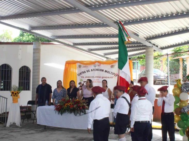 Se gradúan alumnos del CAM Misantla; importante, abrir espacios incluyentes