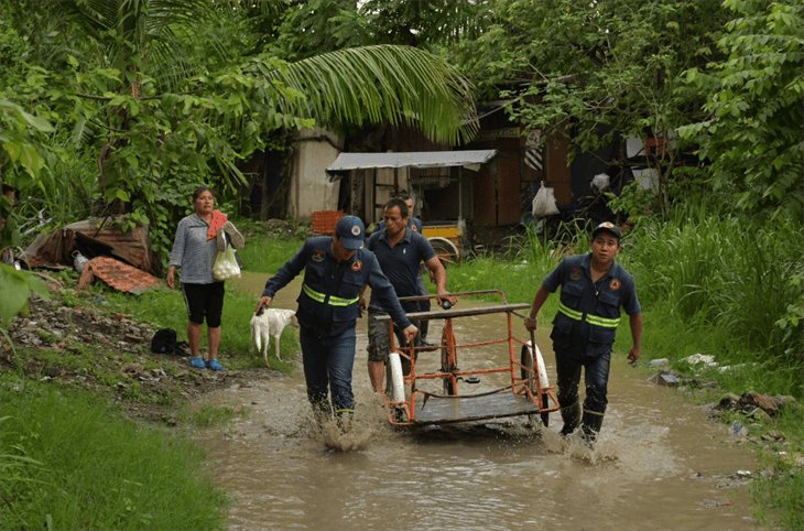 Evacúan a familias en riesgo por aumento del río Cazones en norte de Veracruz