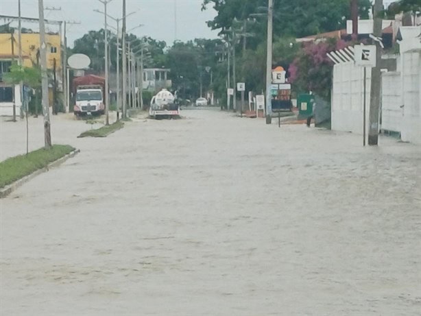 Intensas lluvias y desbordamientos dejan inundadas a colonias de Pánuco