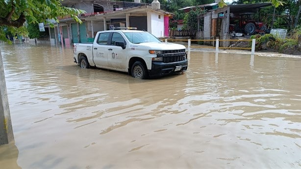 Comienza evacuación en Poza Rica por desbordamiento del rio Cazones