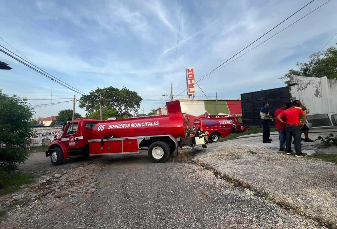 Explosión e incendio en una bodega en Veracruz; reportan una víctima | VIDEO