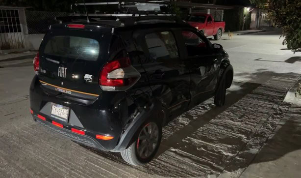 Accidente en colonia en Martínez de la Torre deja vehículos dañados