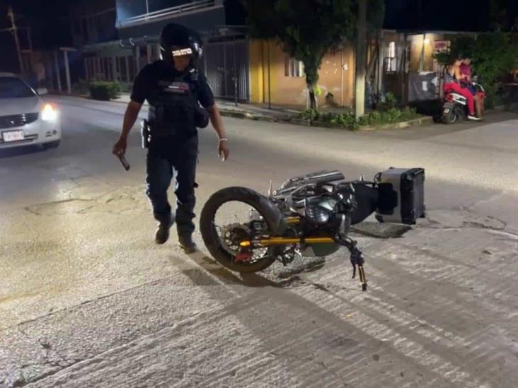 Accidente en colonia en Martínez de la Torre deja vehículos dañados