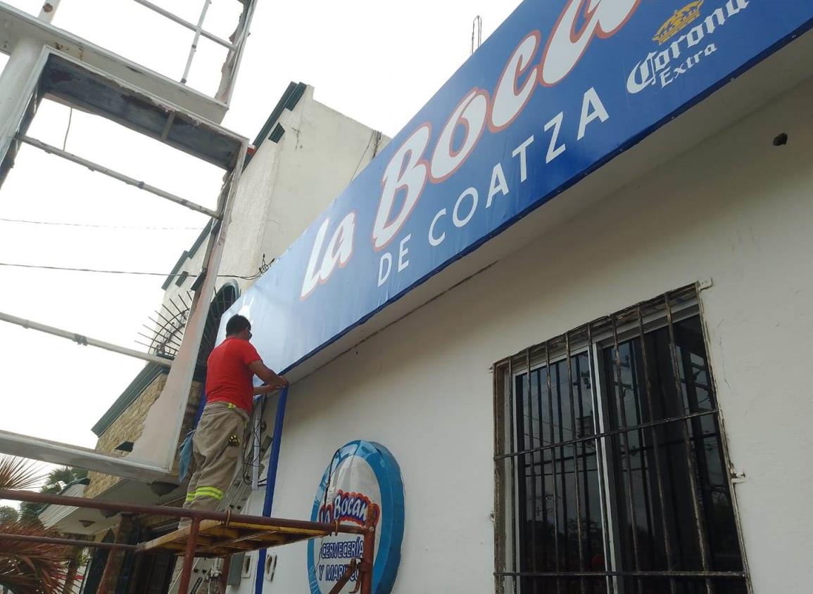 Reabre restaurante La Bocana a una semana de ser incendiado en Coatzacoalcos