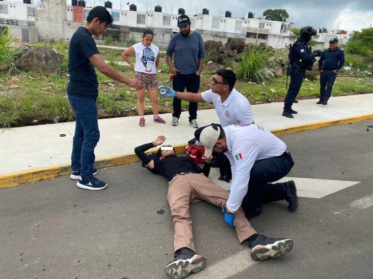 Motociclista choca contra automóvil en Emiliano Zapata