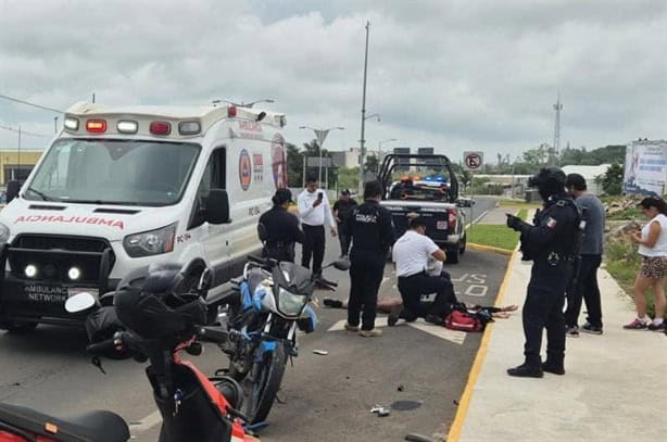 Motociclista choca contra automóvil en Emiliano Zapata