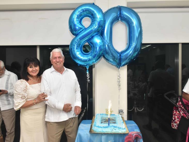 Eduardo Moreno Loyo fue festejado por sus 80 años de feliz vida