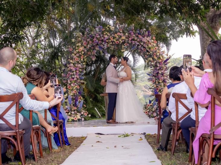 Amanda Barrios y Abraham Matla se unen en matrimonio civil