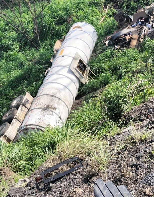 Fatal accidente: tres unidades caen a un barranco en Autopista La Tinaja-Cosamaloapan; hay un fallecido