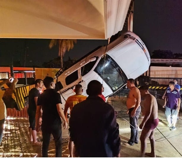 Fiesta de graduación en Coatzacoalcos termina en tragedia: identifican a jóvenes muertos al caer a río