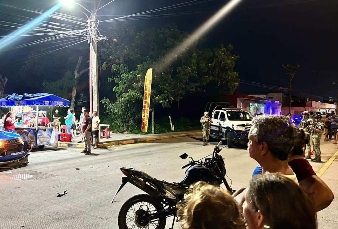 Automóvil y motocicleta se impacta en la colonia Playa Linda