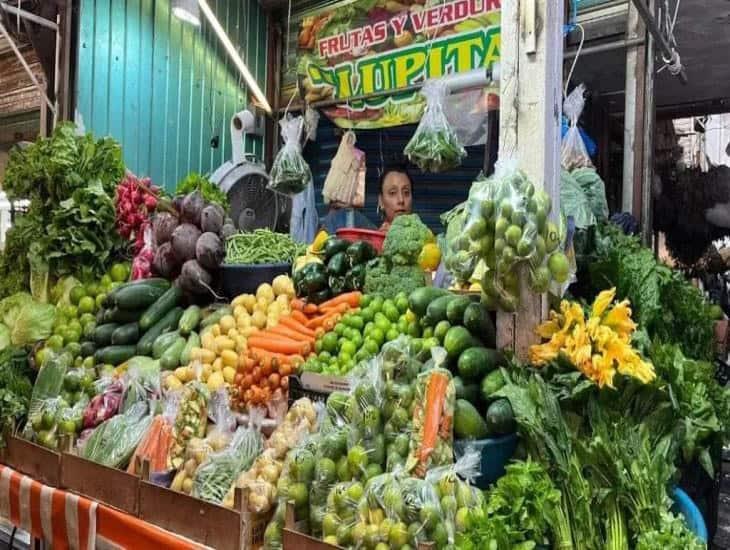 Frutas y verduras subieron más del 50% su precio debido a las lluvias: locatarios