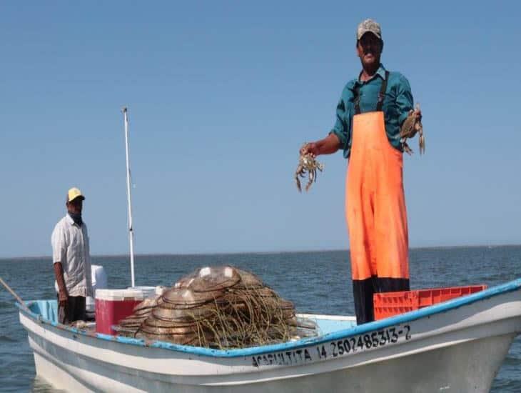 Basura arrastrada por las lluvias en Veracruz afecta a pescadores