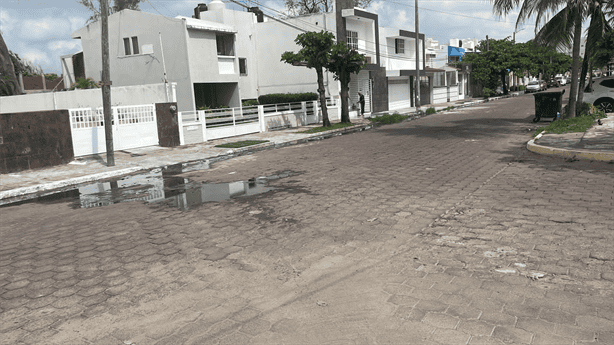 Vecinos de la colonia Petrolera en Boca del Río exigen solución a aguas residuales