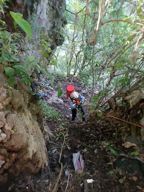 Rescate de hombre que cayó a barranco en  Ixtaczoquitlán