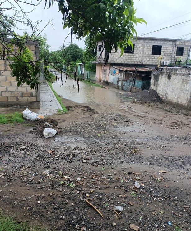 Vecinos piden desazolvar drenaje en Granjas de Río Medio para evitar inundaciones durante lluvias | VIDEO