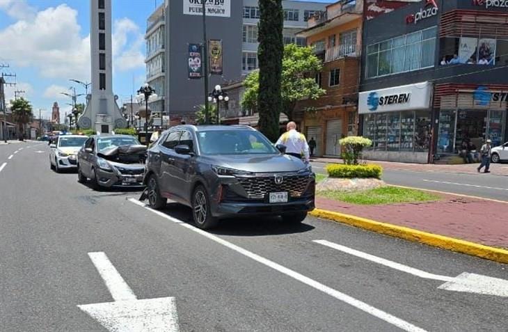 ¡No guardó su distancia! Se registra choque por alcance en Calle Real de Orizaba