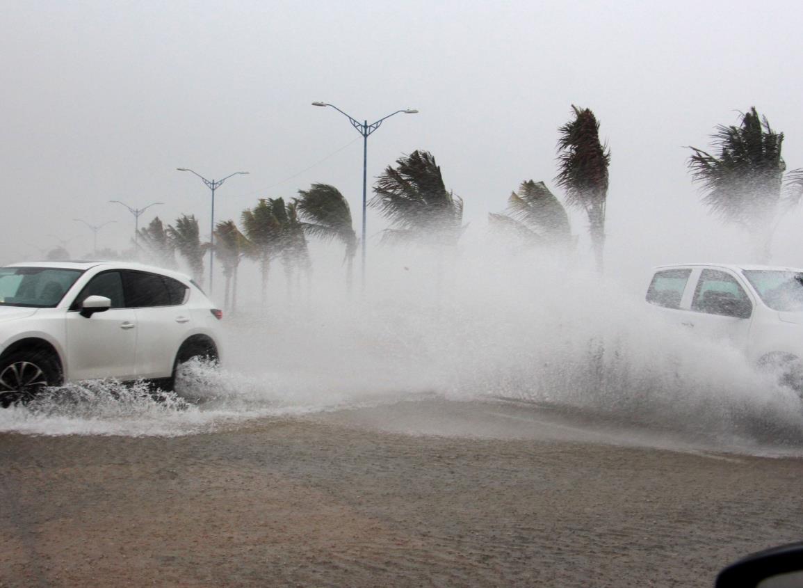 Dos ondas tropicales amenazan al Golfo de México; pronostican cinco 5 días de lluvias