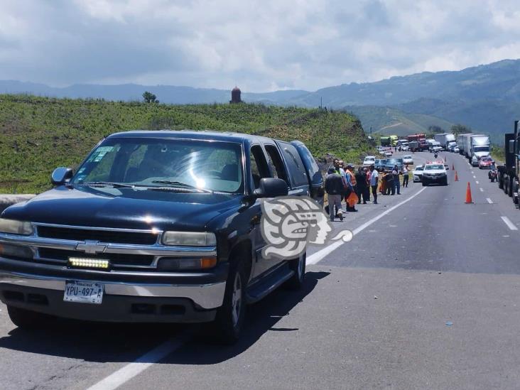 Tráiler sin frenos provoca mortal accidente en Maltrata; rapiñan 30 toneladas de leche