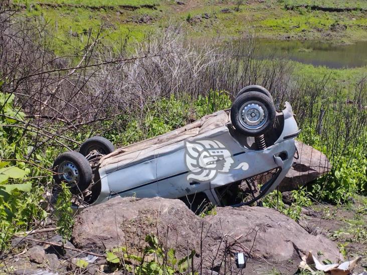 Tráiler sin frenos provoca mortal accidente en Maltrata; rapiñan 30 toneladas de leche