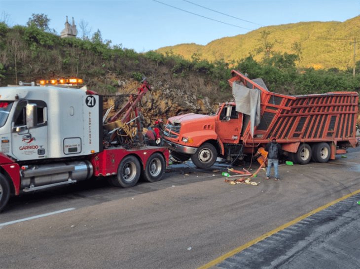 Se registra trágica volcadura sobre la autopista Puebla-Orizaba; fallece el conductor