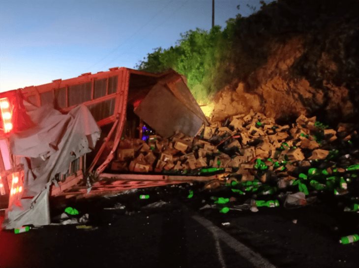 Se registra trágica volcadura sobre la autopista Puebla-Orizaba; fallece el conductor